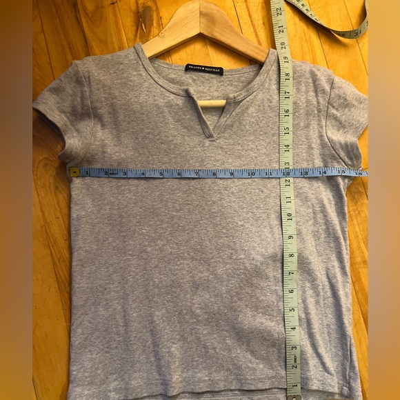 Brandy Melville Cropped T Shirt OS GUC - Picture 2 of 4